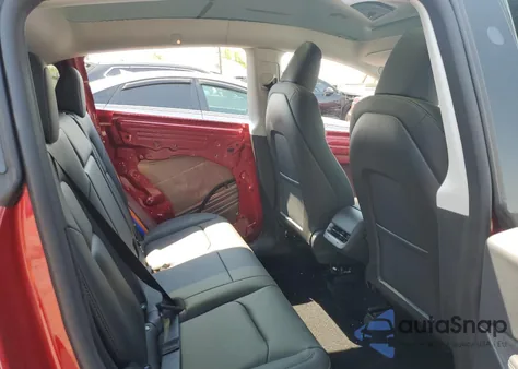 2025 Tesla Model Y z USA, uszkodzony, nr VIN 7SAYGDEE4SF260712